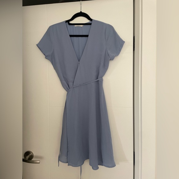 Flowy wrap dress shirt size M but fits small - Picture 1 of 2